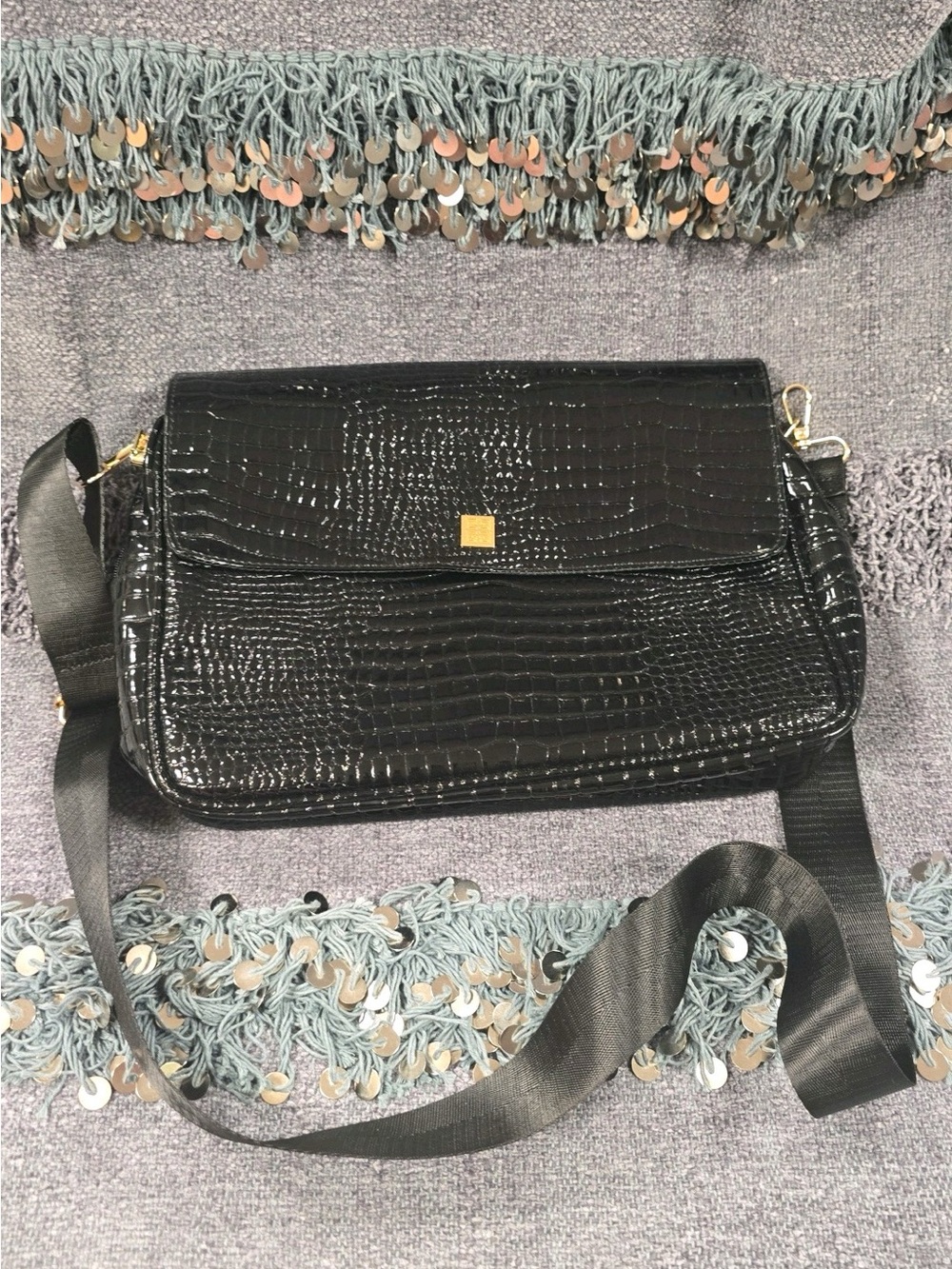 Source Unknown Black Croc-Embossed Crossbody Bag with Gold Accent
